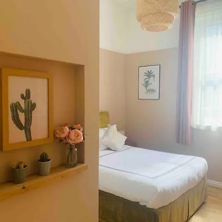 Apartmán Superior Safari Themed Flat With Parking