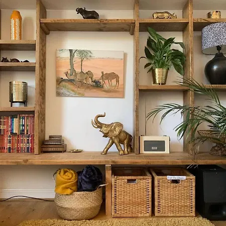 شقة Superior Safari Themed Flat With Parking