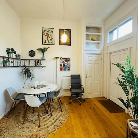 Apartment Superior Safari Themed Flat With Parking Bristol