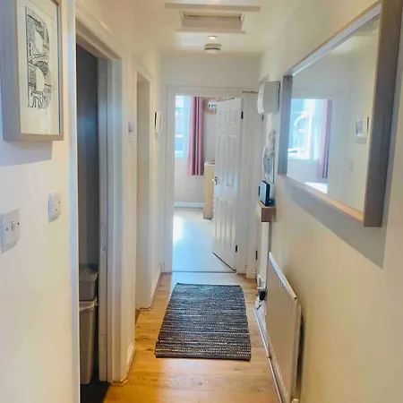 Apartment Superior Safari Themed Flat With Parking Bristol
